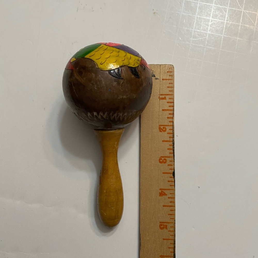 Hand Painted Coconut Rattle parrot - Picture 9 of 10